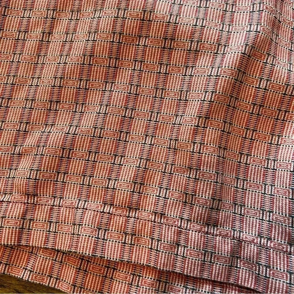 Tommy Bahama 100 % Silk Men’s Medium Geometric Pattern Red Black EUC Button Down - Picture 4 of 8